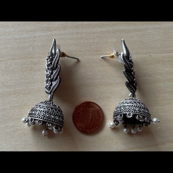 Oxidized black metal ear rings / indian jhumkas - Picture 4 of 4